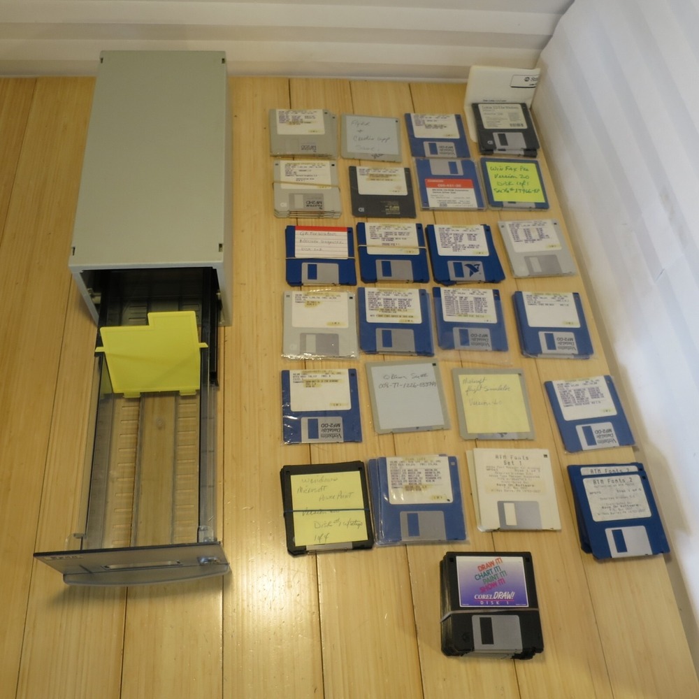 Untested Lot of PC Computer Software 3.5 in. Floppy Disks in Banx Storage Caddy - Picture 2 of 16